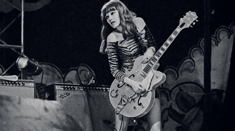 The Cramps Poison Ivy on her guitar playing